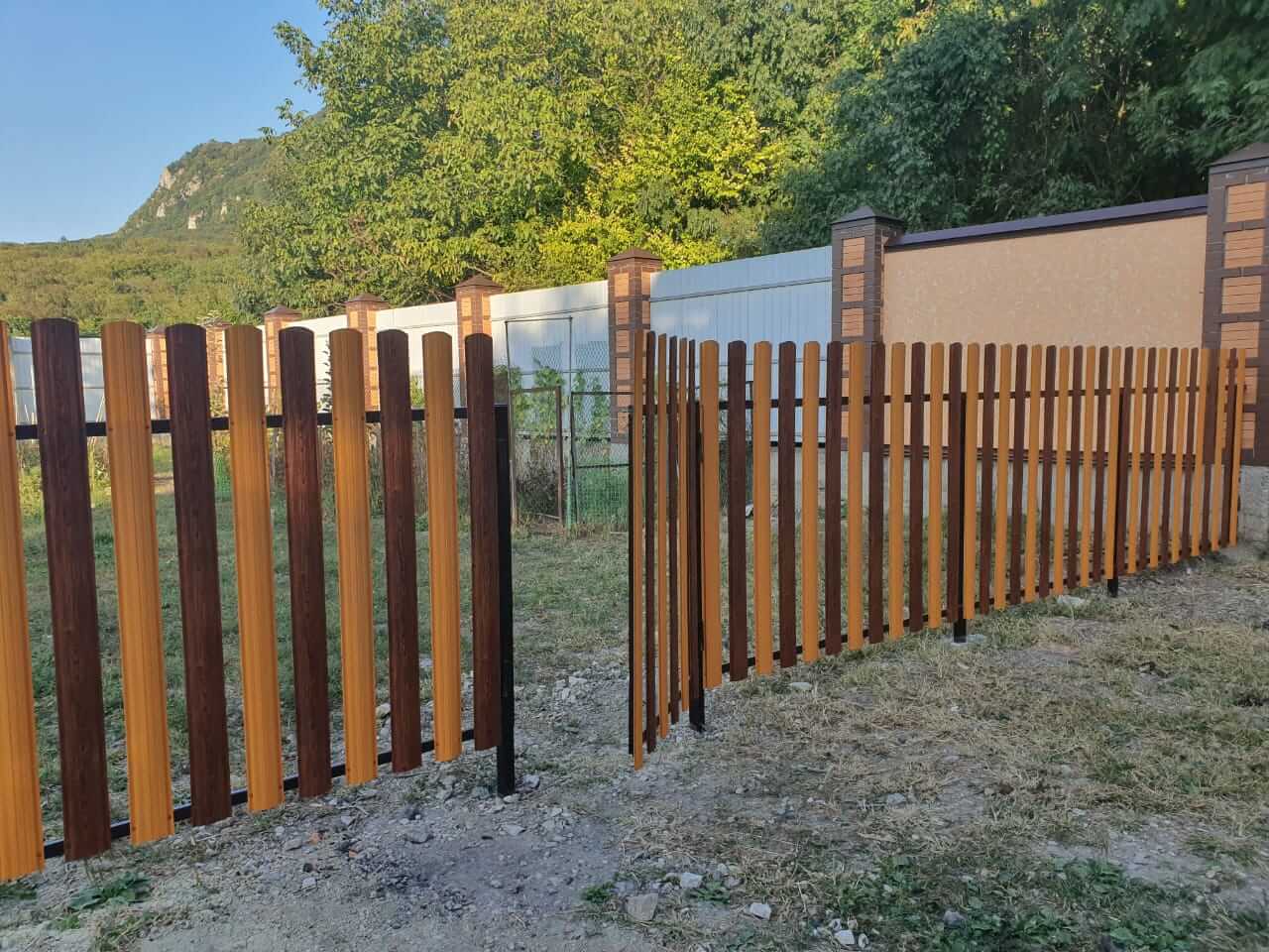 Забор из евроштакетника 10м в двух цветах: Тик + Темное Дерево Printech фото 1 в Ессентуках